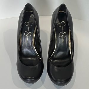 Black Round Tip Jessica Simpson Pumps